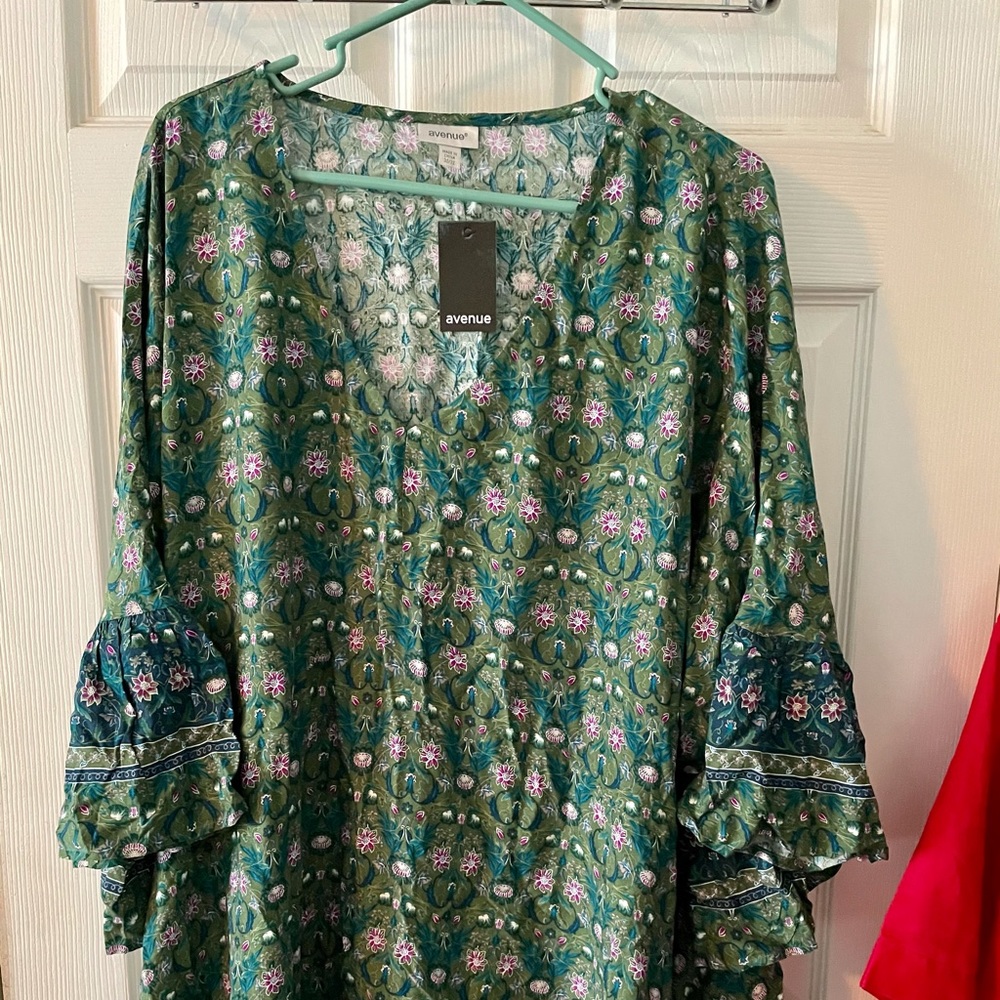 Green paisley style tunic, with ruffled sleeves